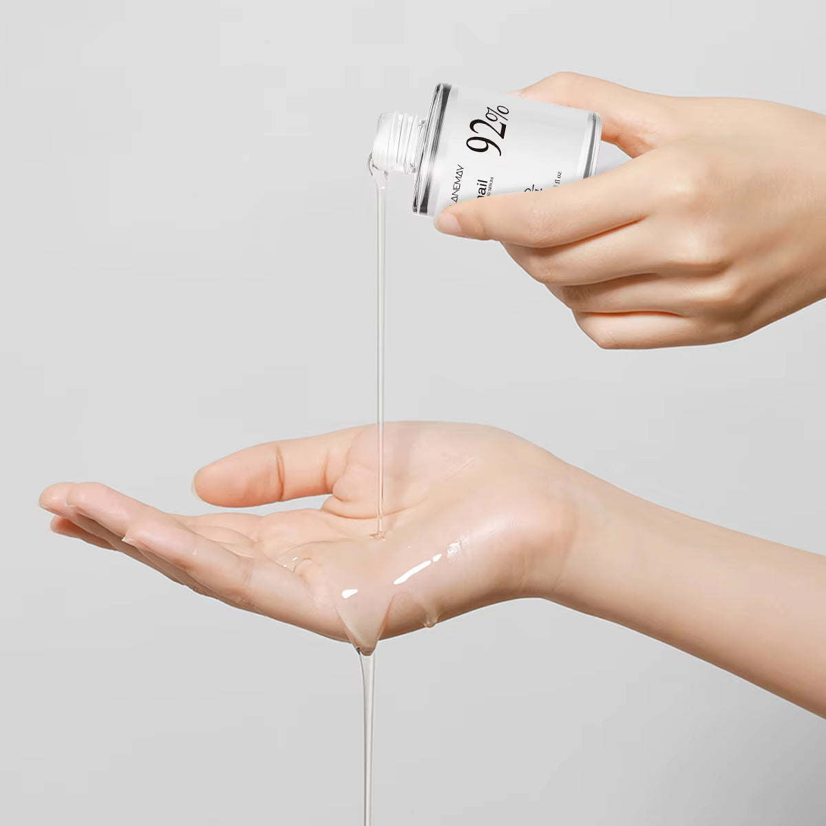 92% Snail Facial Essence Smoothing Your Skin Hydrating and Moisturizing Face Serum 100Ml